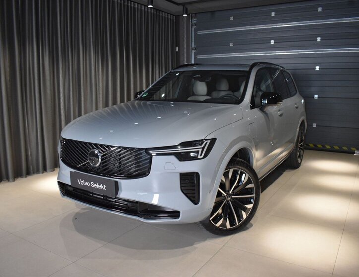 Volvo XC90 SUV / Terénní 2,0 l 228 kw