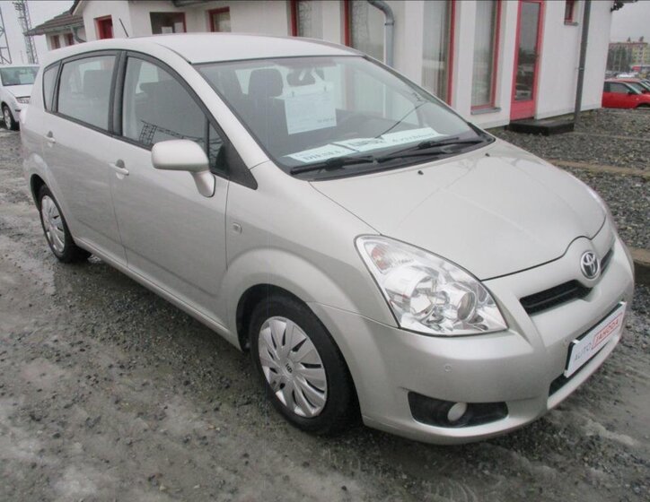 Toyota Corolla Verso 1