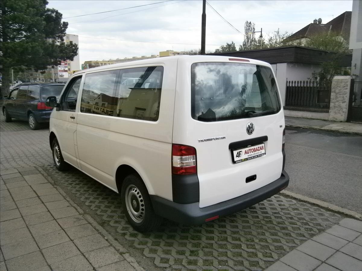 Volkswagen Transporter Kombi 2,0 l 62 kw
