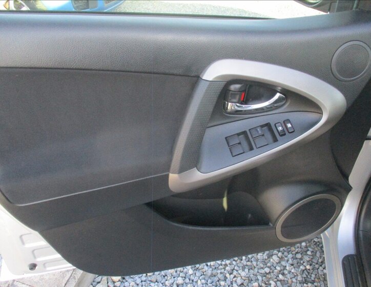 Toyota RAV4 SUV 2,2 l 100 kw