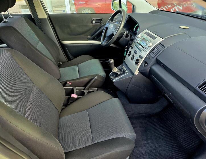 Toyota Corolla Verso 12