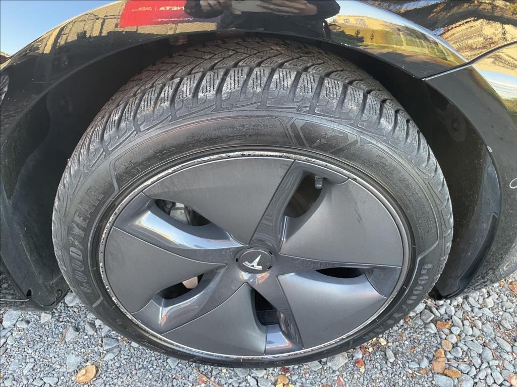 Tesla Model 3 Sedan 0,0 239 kw