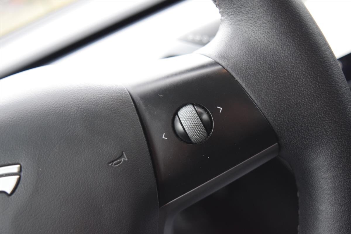 Tesla Model 3 Sedan 0,0 366 kw