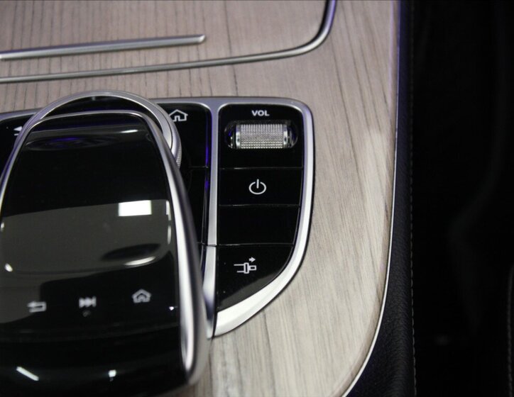 Mercedes-Benz Třídy E Kupé 2,0 l 143 kw