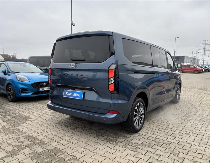 Ford Tourneo Custom 5