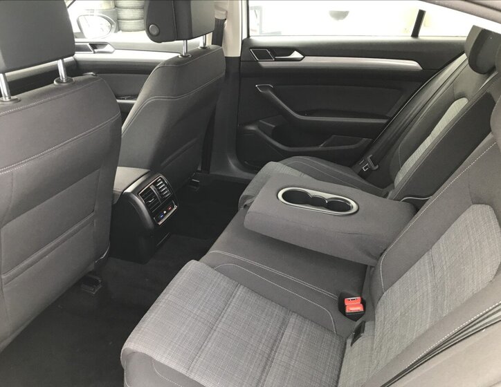 Volkswagen Passat Sedan / Limuzína 1,5 l 110 kw