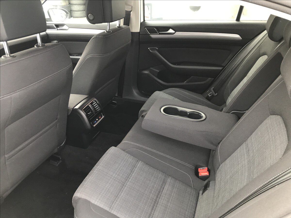 Volkswagen Passat Sedan / Limuzína 1,5 l 110 kw