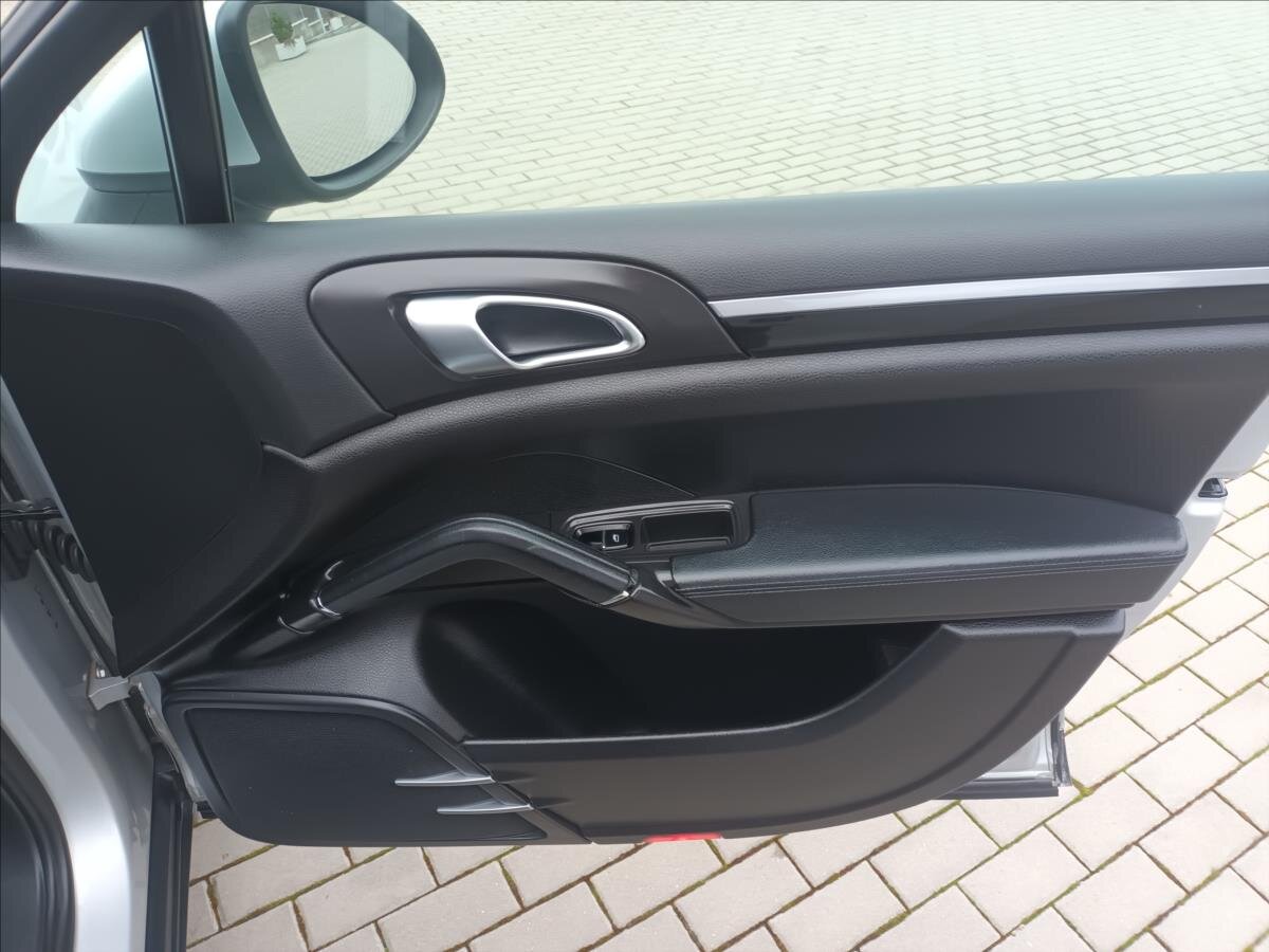 Porsche Cayenne Kombi 3,0 l 180 kw