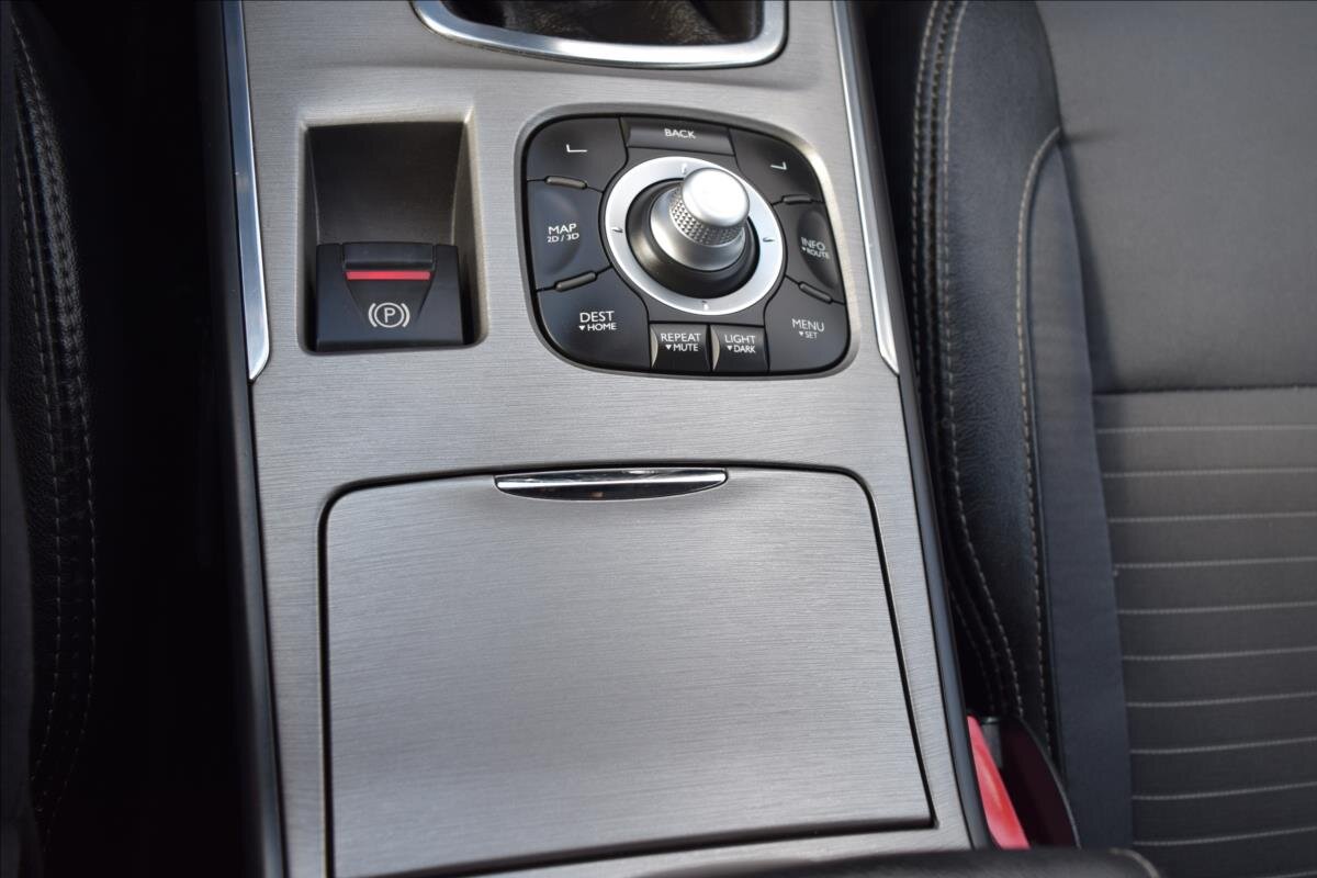 Renault Latitude Sedan / Limuzína 2,0 l 110 kw