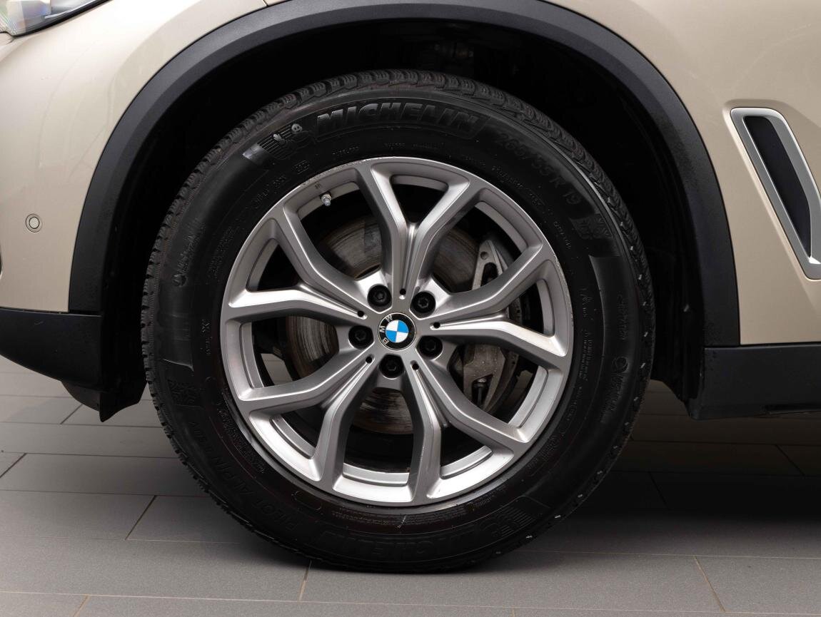 BMW X5 SUV 3,0 l 250 kw