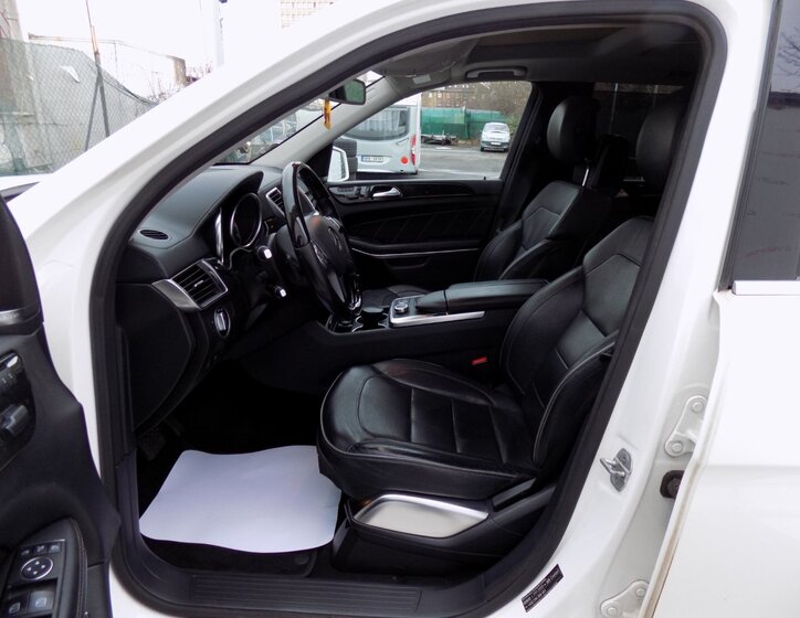 Mercedes-Benz GL SUV 4,7 l 320 kw