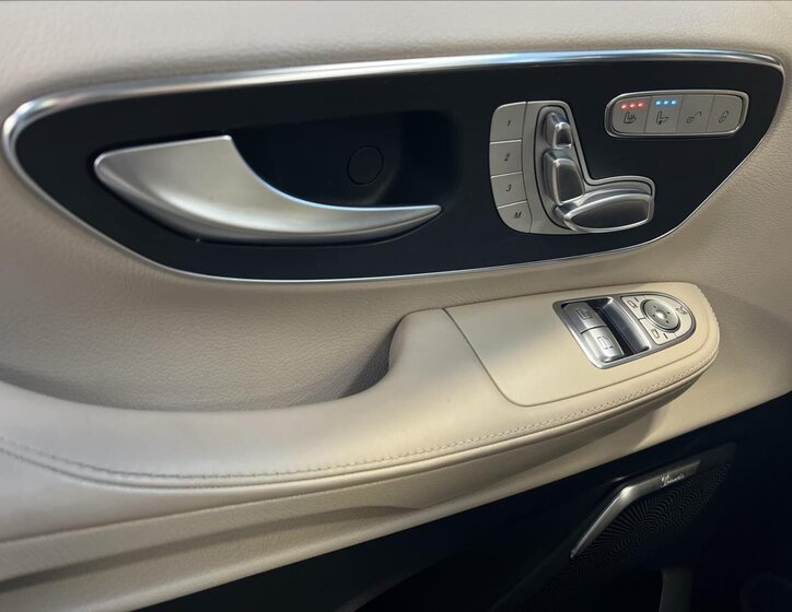 Mercedes-Benz Třídy V 12