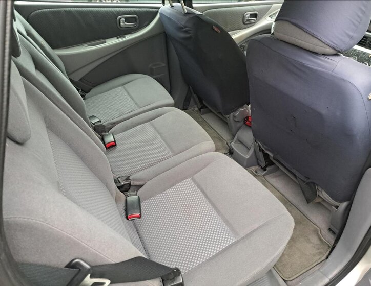 Nissan Almera Tino 41