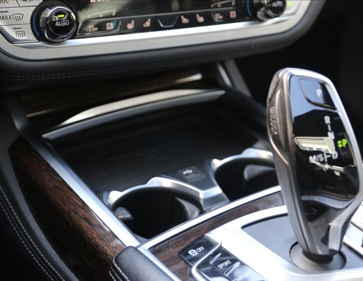 BMW Řada 7 Sedan / Limuzína 3,0 l 294 kw