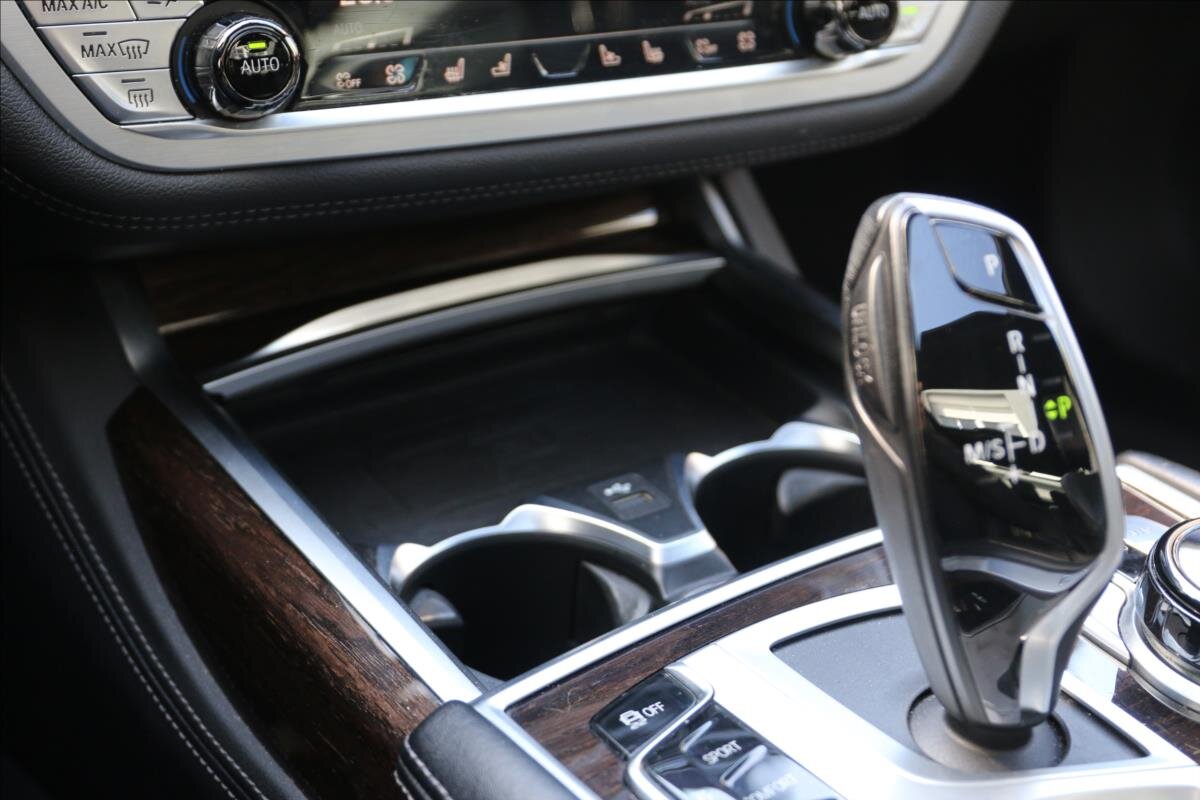 BMW Řada 7 Sedan / Limuzína 3,0 l 294 kw