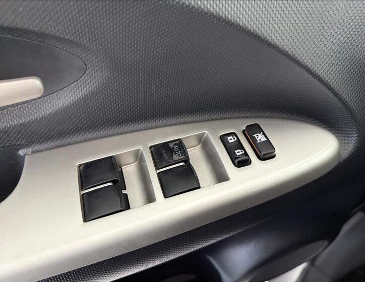 Toyota Urban Cruiser 10