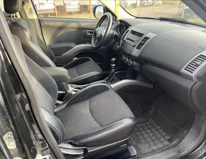 Mitsubishi Outlander SUV / Terénní 2,3 l 130 kw