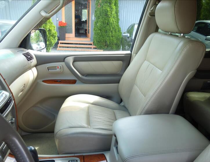 Toyota Land Cruiser 11