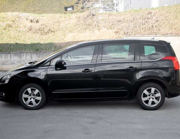 Peugeot 5008 SUV / Terénní 2,0 l 110 kw