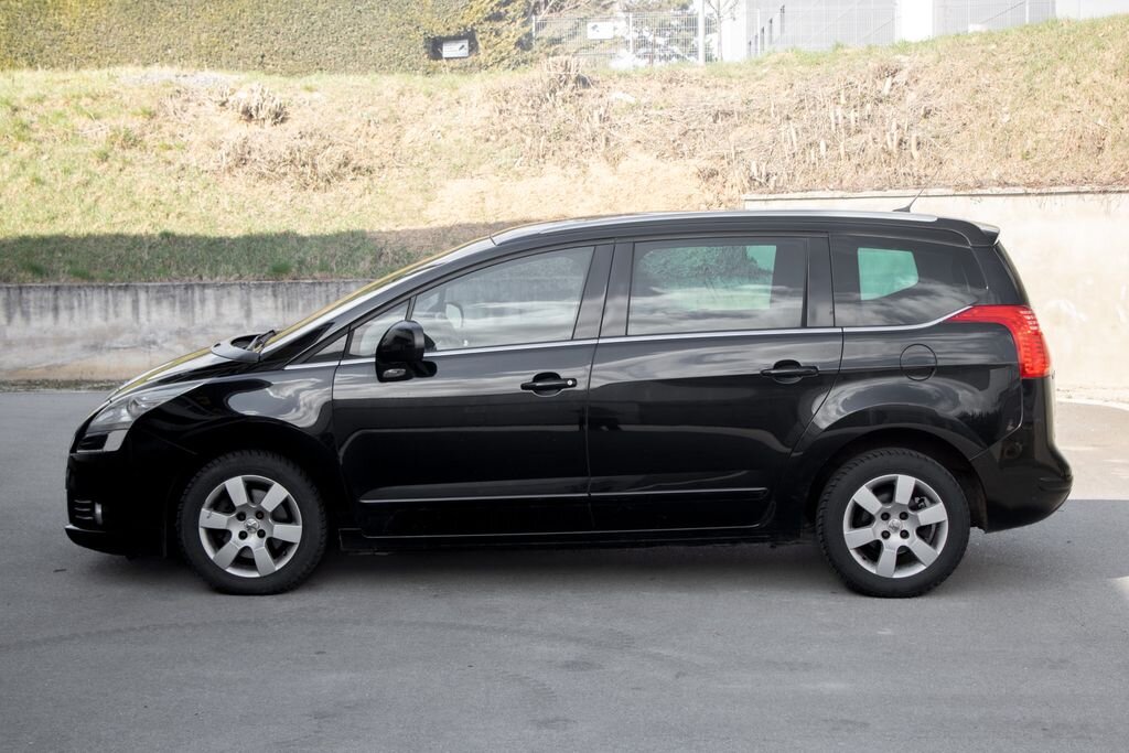 Peugeot 5008 SUV / Terénní 2,0 l 110 kw