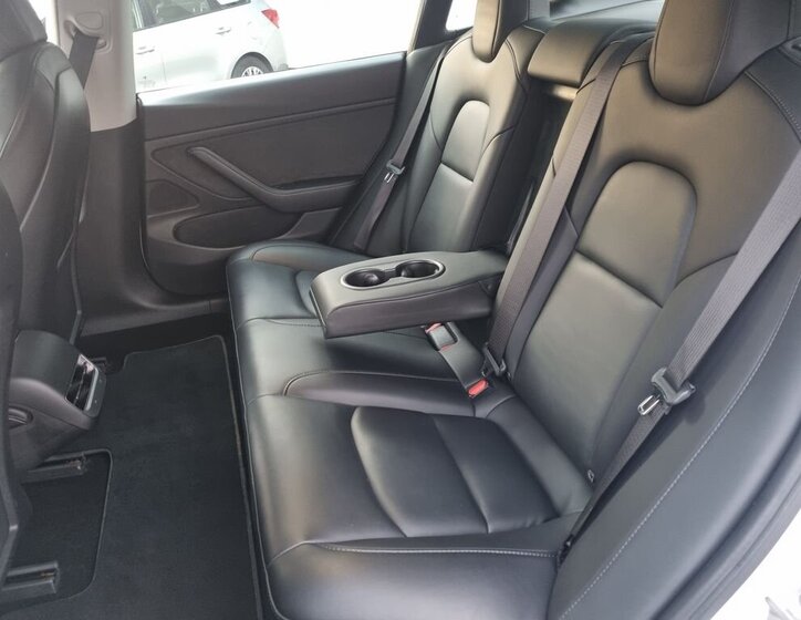 Tesla Model 3 Sedan / Limuzína 0,0 355 kw