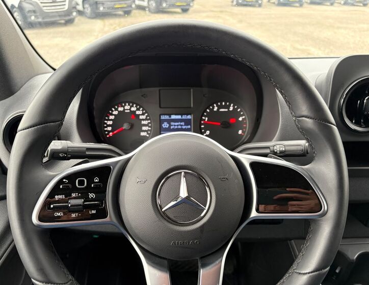 Mercedes-Benz Sprinter 8