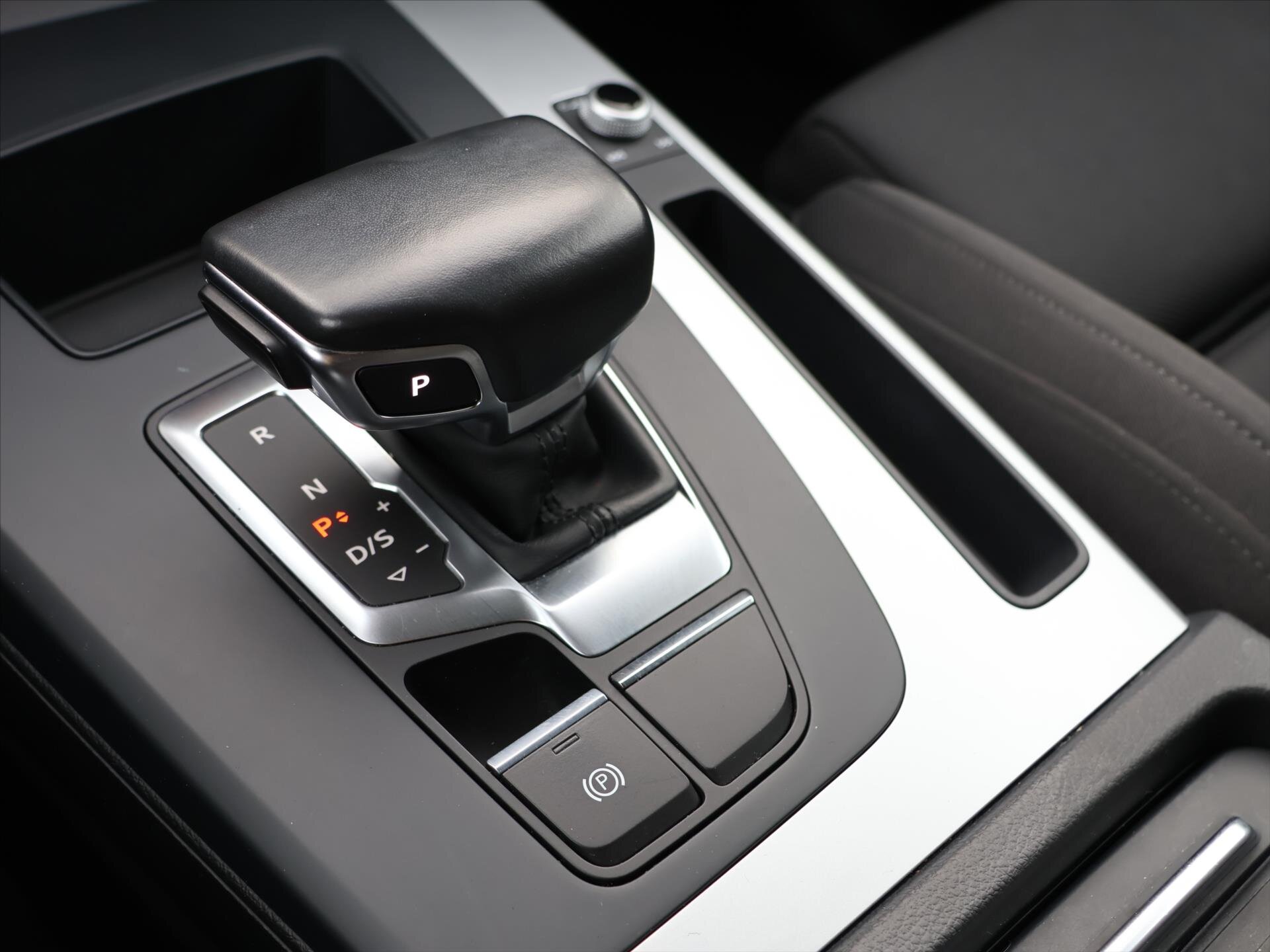 Audi Q5 SUV / Terénní 2,0 l 150 kw