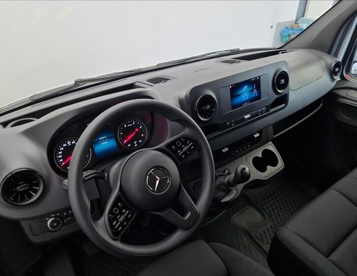 Mercedes-Benz Sprinter 9