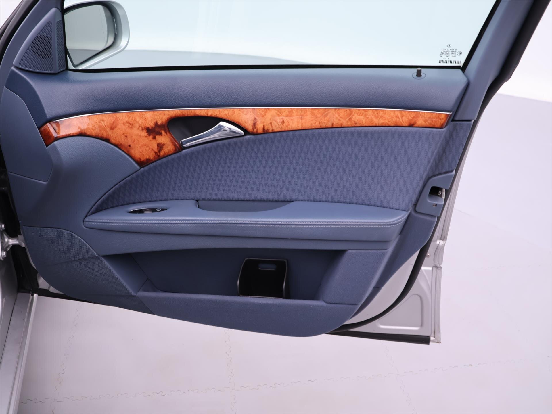 Mercedes-Benz Třídy E Sedan 2,7 l 130 kw