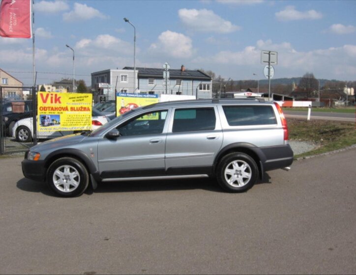 Volvo XC70 Kombi 2,4 l 136 kw