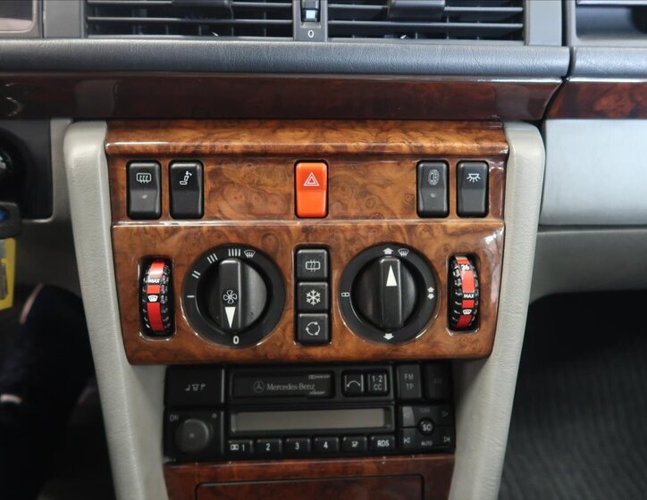 Mercedes-Benz 124 Kupé 3,0 l 162 kw