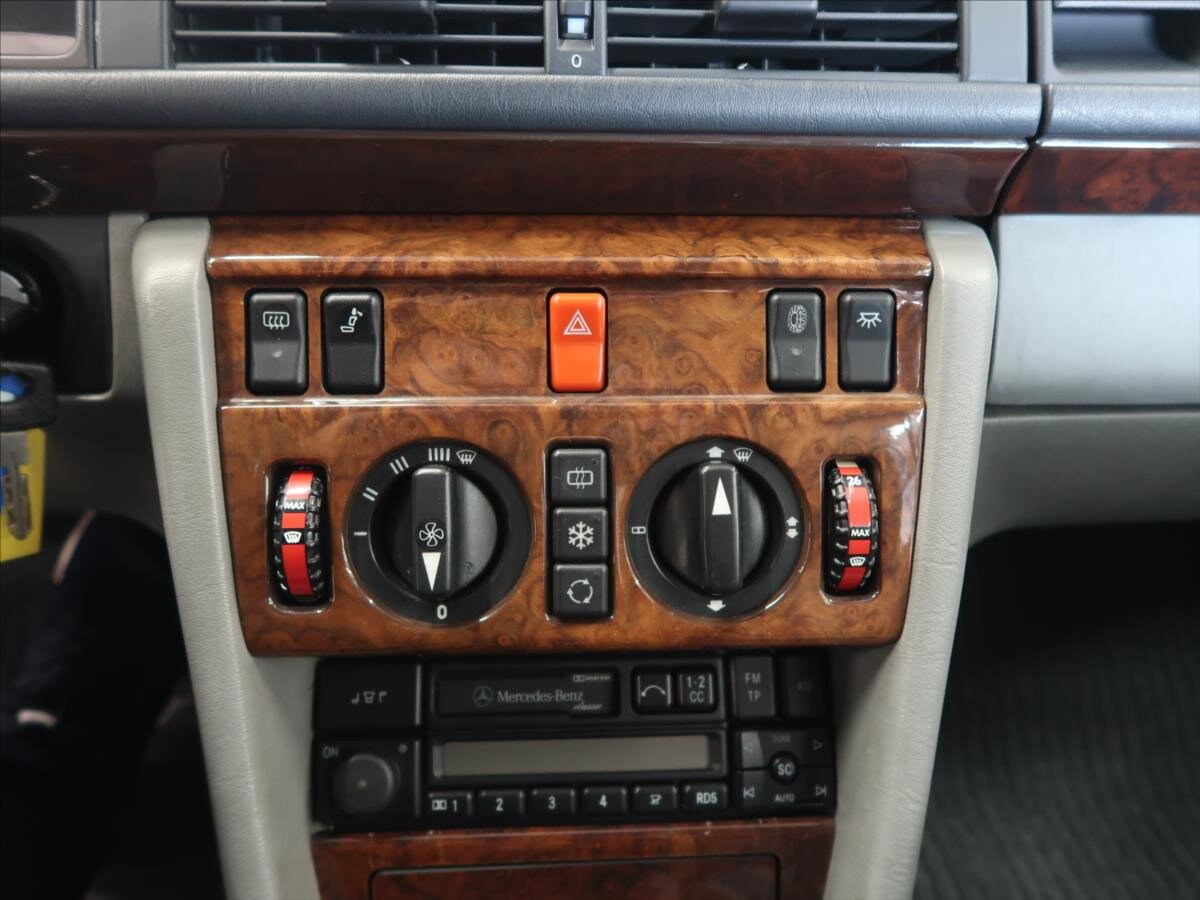 Mercedes-Benz 124 Kupé 3,0 l 162 kw