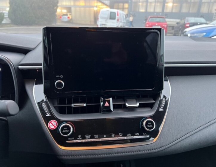 Toyota Corolla Sedan / Limuzína 1,5 l 92 kw