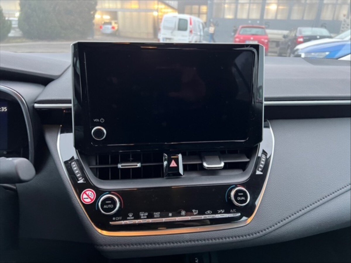 Toyota Corolla Sedan / Limuzína 1,5 l 92 kw