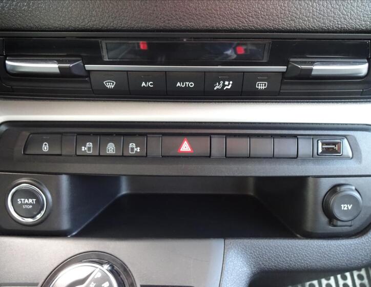 Peugeot Traveller 42