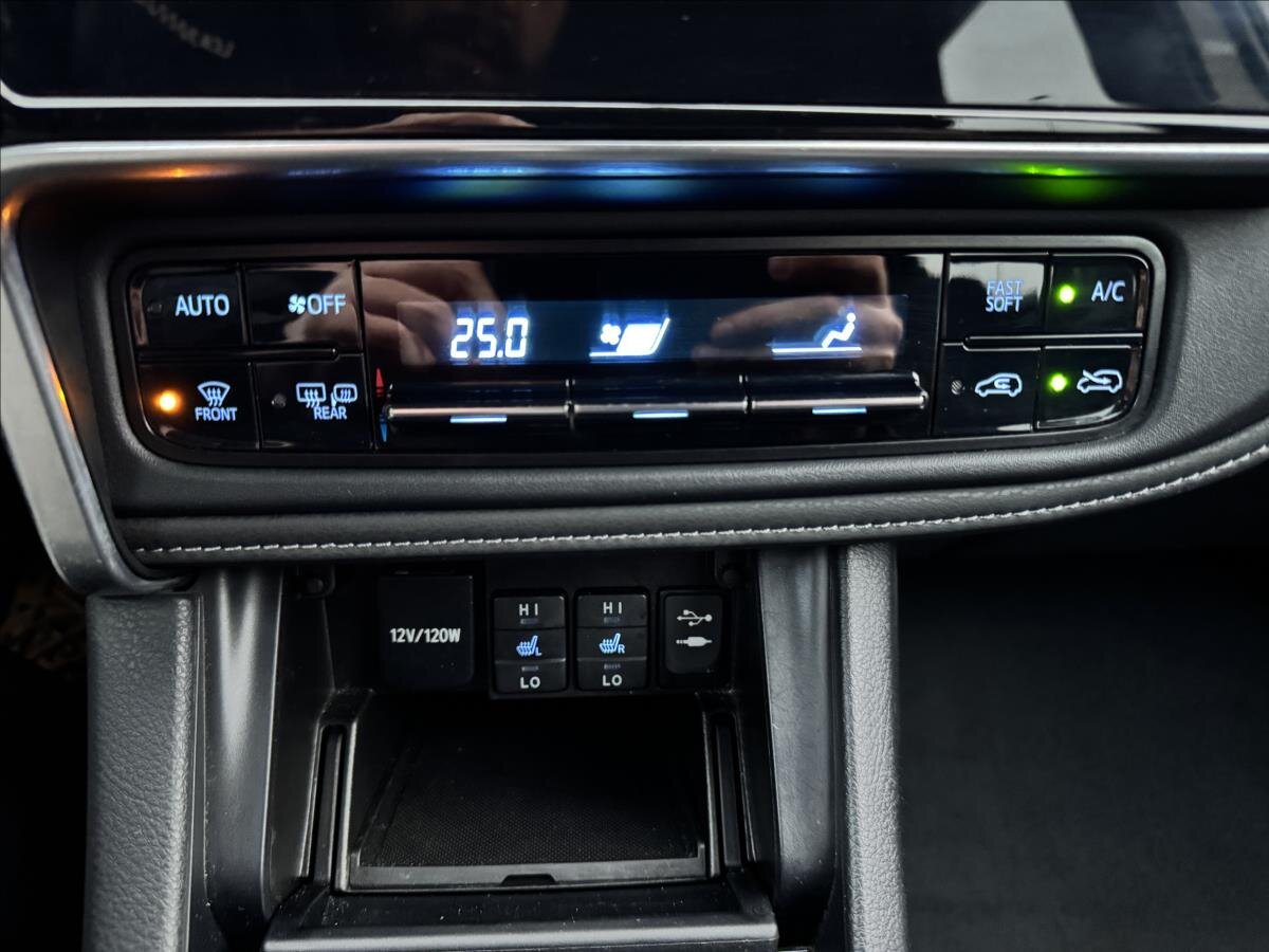 Toyota Auris Kombi 1,6 l 97 kw