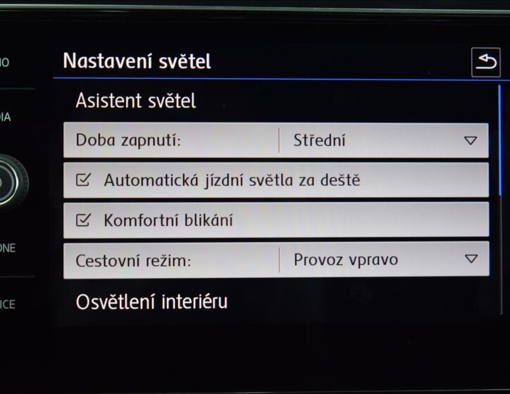 Volkswagen T-Roc SUV / Terénní 2,0 l 140 kw