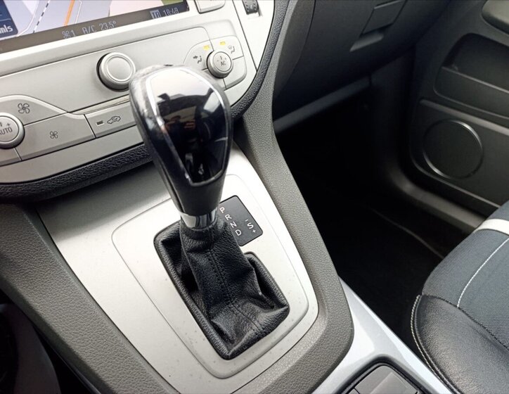 Ford Kuga SUV / Terénní 2,0 l 120 kw