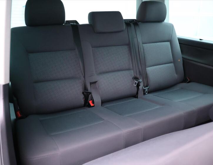 Volkswagen Multivan 14