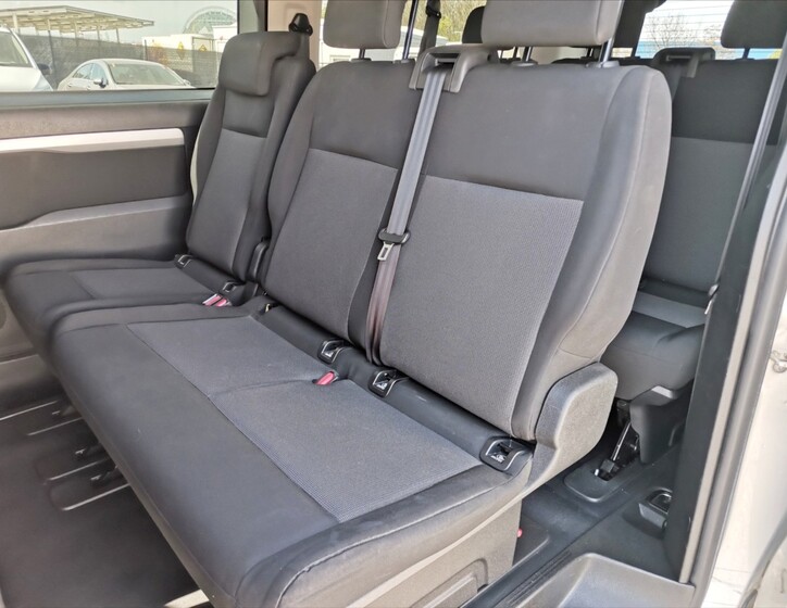 Peugeot Traveller 17