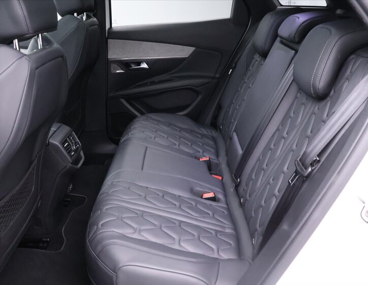 Peugeot 3008 SUV 1,6 l 133 kw