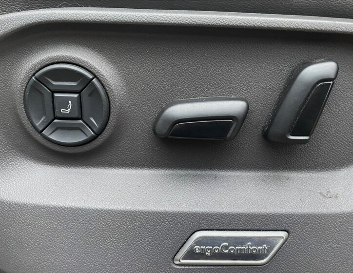 Volkswagen Touareg SUV / Terénní 3,0 l 210 kw