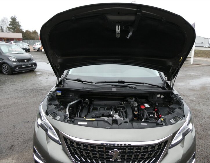 Peugeot 3008 SUV 1,6 l 121 kw