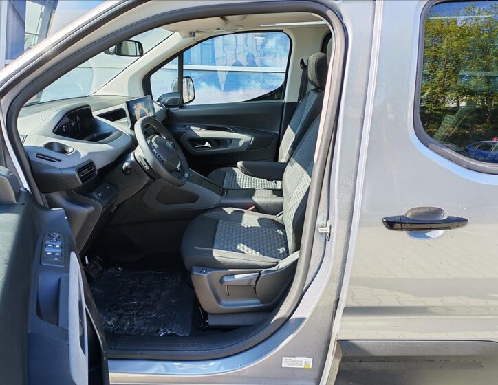 Peugeot Rifter MPV 1,5 l 96 kw