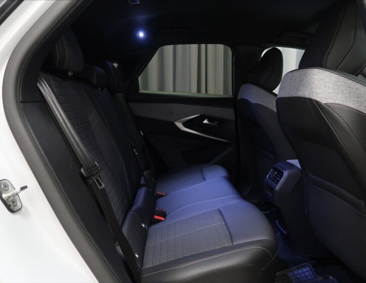 Peugeot 3008 SUV / Terénní 1,2 l 100 kw