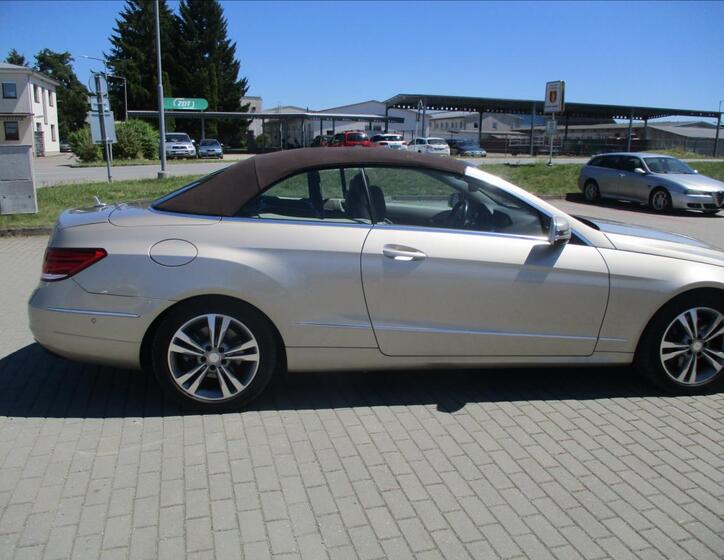 Mercedes-Benz Třídy E 27