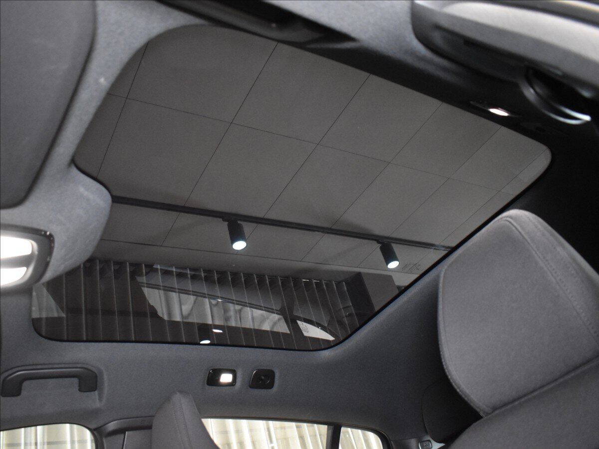 Volvo C40 SUV / Terénní 0,0 185 kw