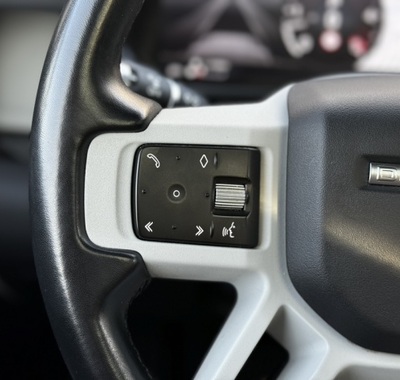 Land Rover Defender 29