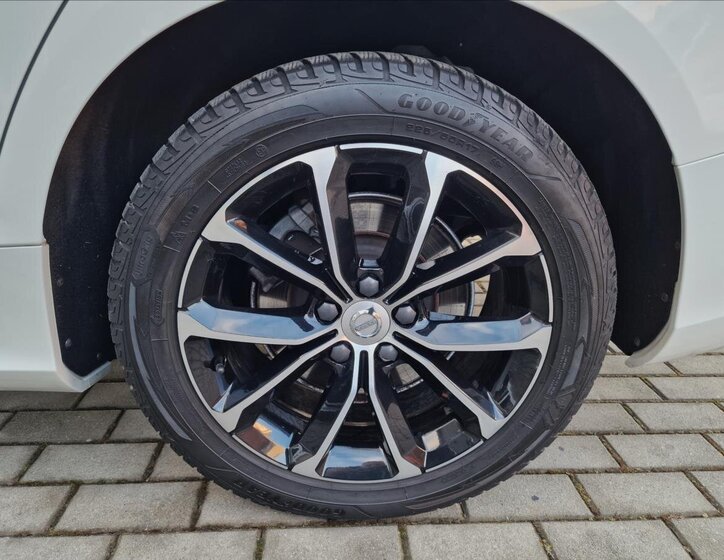 Volvo V60 Kombi 2,0 l 145 kw