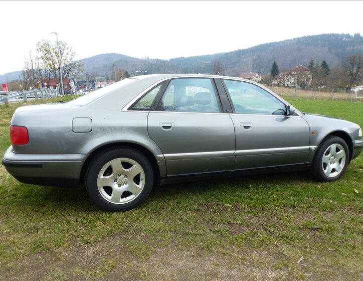 Audi A8 9